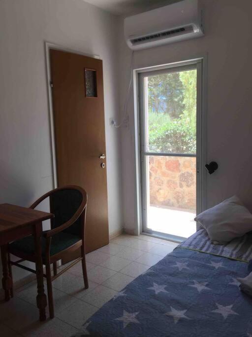 The Little Dorm And Beer Apartment Arad Exterior photo